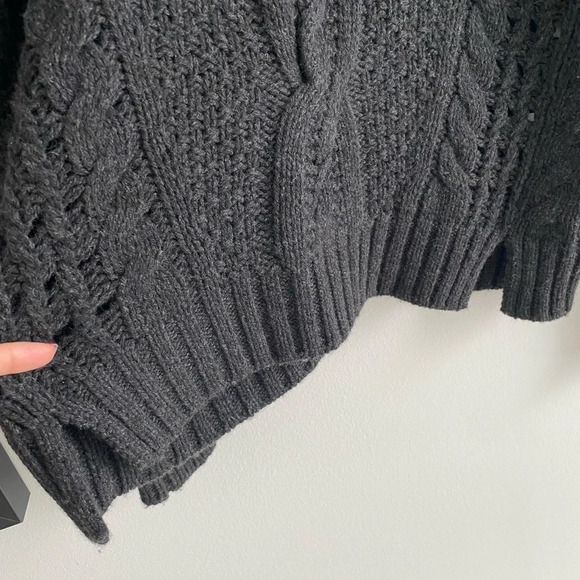 VINCE  Wool Cable Knit Gray Crewneck Sweater Size Small - Picture 5 of 12